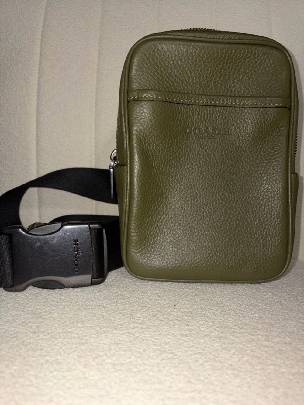 NWT Coach Small Turner Pack in Pebble Leather Olive Green Sling Bag CC066